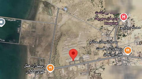 یک موشک با دکل ساختمان وزارت اطلاعات سیریک (هرمزگان) برخورد کرد؛ شاهدان می‌گویند دکل متلاشی شده است.