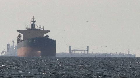Devrim Muhafızları’na bağlı Tasnim Haber Ajansı, bir İran tankerinin sabah saatlerinde Amerikan ordusu tarafından vurulduğunu bildirdi