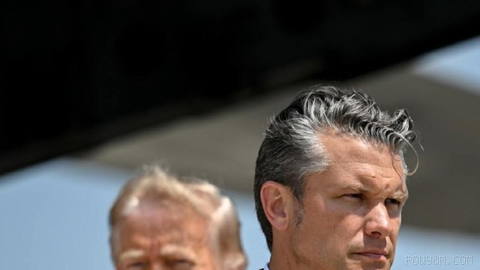 US Defense Secretary Pete Hegseth warns that Iranian oil tankers will be targeted if attacks on American ships continue …