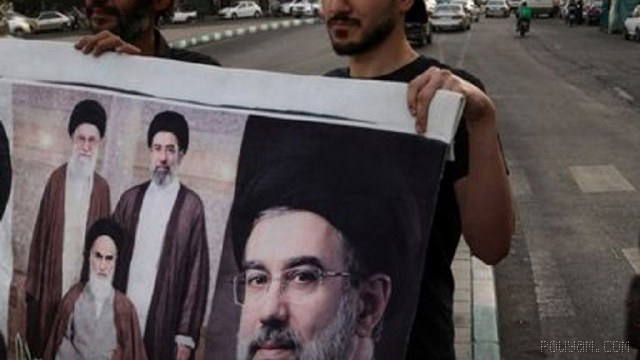 The London Sunday Times wrote in a report that two luxury apartments connected to Mojtaba Khamenei are for sale