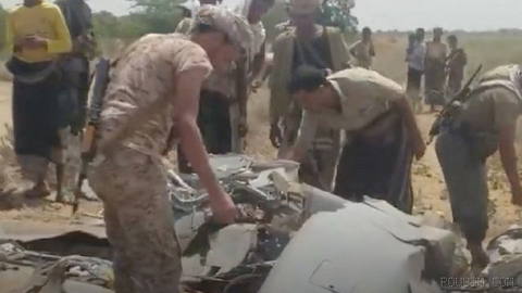 With fighting continuing in Yemen, the country’s legitimate army targets Houthi positions in Taiz province