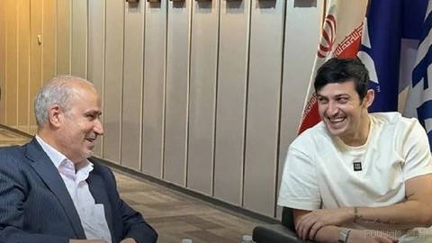 🔻Futbol Federasyonu, Sardar Azmoun’un Federasyon Başkanı Mehdi Taci ile görüşmesini ve konuşmasını konu alan bir görüntü yayımlayarak bunu duyurdu.
