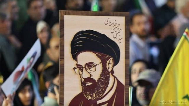 İslam Cumhuriyeti Rehberinin Eserlerini Koruma ve Yayma Ofisi üyesi Medhi Fazılî, silahlı kuvvetlerin...