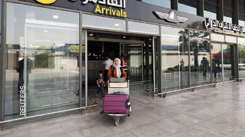 🔸Irak Başbakanlığı Ofisi Cuma günü 10 Mehr’de, İranlı havayolu şirketlerinin (Mahan Air hariç) günde 40 seferin Necef Uluslararası Havalimanı’na ve buradan yapılmasına izin verildiğini duyurdu
