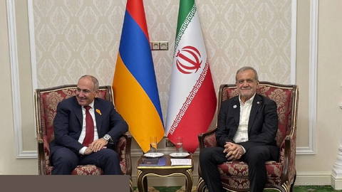 Iran's President Pezeshkian met Armenian PM Pashinyan in Turkmenistan on