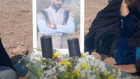 A photo received by Iran International shows the family of the executed Javidname of Alireza Reisi