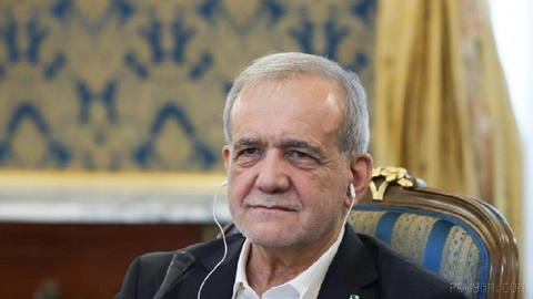 مسعود پزشکیان، رییس دولت جمهوری اسلامی، دوشنبه چهارم آبان، پیش از سفر به