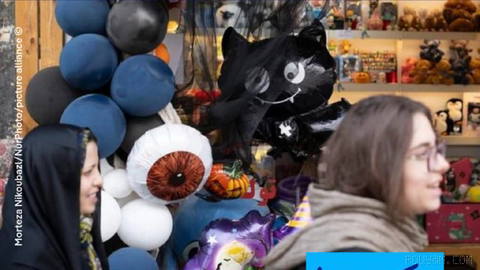 📸 Photo of the Day: Tehran Bazaar Welcomes Halloween