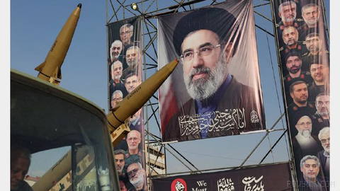 Iranian domestic media report claims that senior commanders of the armed forces met with Mojtaba Khamenei