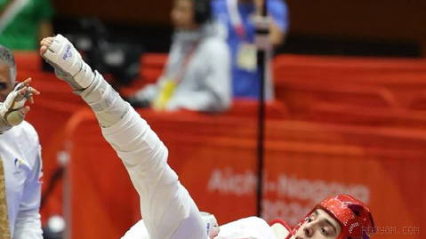 🔼 Haji Mousavi advances to the final