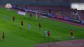 ⚪ The video Ghoghar Club released shows strange and insulting chants by Tractor fans against Ehsan (Omid) Alishah at Yadegar Stadium before the Tractor — Ghoghar match…