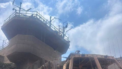 👈 כלי תקשורת בישראל פרסמו תמונה של רכב צבאי שנהרס במהלך המלחמה על ידי מל"ט מתאבד של חיזבאללה באזור לאורך גבול לבנון…