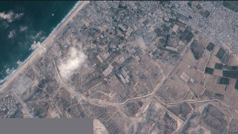 Israel is building a large earthen dam to separate the Gaza Strip.