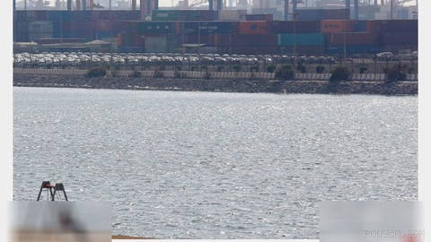 ⚡ Yemen’s Houthi group warned shipping companies in an email to avoid loading or unloading cargo at ports in Saudi Arabia.