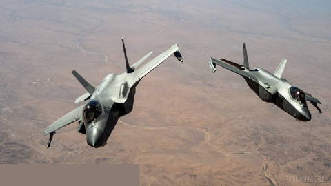 מטוס קרב חמקני F-35A של חיל האוויר האמריקני מבצע סיור בשמי המזרח התיכון.