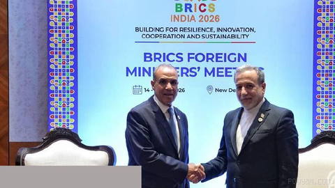 وزیر امور خارجه ایران عباس عراقچی و وزیر امور خارجه مصر