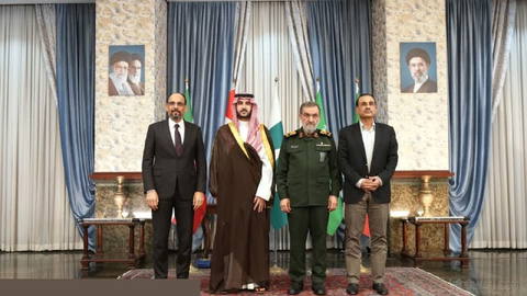 یک عکس گروهی از «رضایی» دبیر شورای عالی امنیت ملی ایران، «خالد بن سلمان» وزیر دفاع عربستان، «آسم منیر» رئیس ستاد ارتش پاکستان و «ابراهیم کالین» رئیس اطلاعات ترکیه در تهران