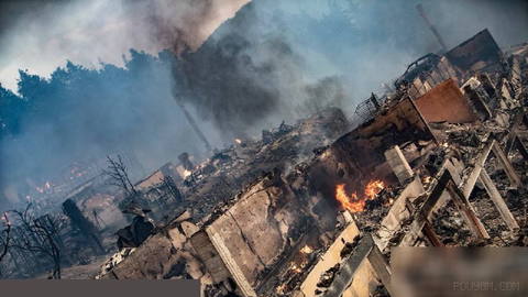 A major fire in the Krokstadelva area has destroyed more than 100 homes and caused the evacuation of over 400 people