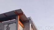 An earthquake of magnitude 7.7 shakes Indonesia’s coasts! Damaged buildings on Flores Island, Indonesia. Local reports indicate…