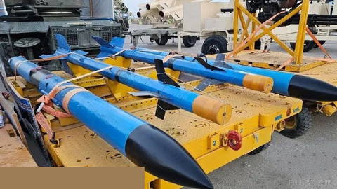 An image of a training (practice) sample of AIM Sparrow and Sidewinder air-to-air missiles by Iran’s air force