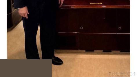 Trump didn’t get out of the habit and, as always, after a few posts about some war or other, he hit Biden 😂