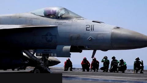 چاک شومر، رهبر اقلیت دموکرات در سنای آمریکا، خواستار برکناری وزیر دفاع پیت هیگست شد