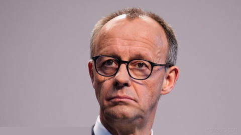 Alman Başbakanı Friedrich Merz, siyasi varlığını sürdürmek için mücadele ediyor; Politico bildirdi.