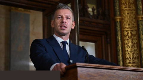 Hungarian Prime Minister Peter Magyar has denied allegations that he stole a mobile phone.