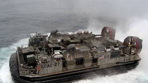 A large number of U.S. Army hovercraft have been transferred to countries on the coasts of the Persian Gulf, and a ground attack is getting closer by the hour