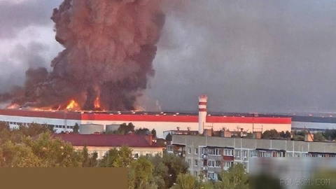 👈 Last night, Ukraine attacked an oil refinery in Podolsk, in the Moscow region, as well as three major cargo distribution terminals belonging to the company Wildberries on the outskirts of Moscow.