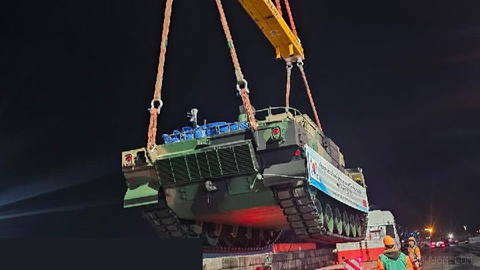 Polonya, Güney Kore ile 6,7 milyar dolarlık son savunma sözleşmesi kapsamında 28 K2 Black Panther tankı aldı.
