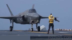 American Marines readied F-35B fighter jets for flight over the Arabian Sea from the “Boxer”