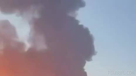 🚨 Zelensky confirms attack on Moscow’s main oil refinery