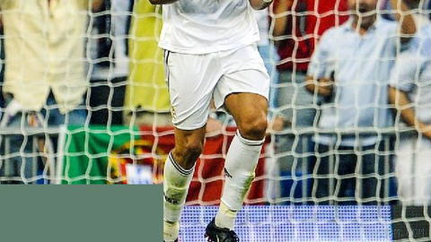 🗓 On this day 17 years ago, Cristiano Ronaldo scored his first goal in his first match for Real Madrid