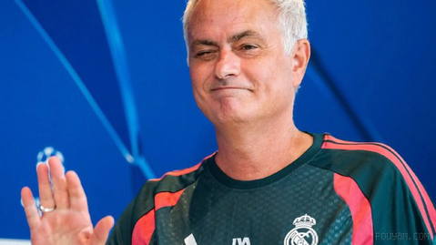 😜 Mourinho’nun Basın Toplantısına İlginç Bir Final 🔫 İtalyan Bir Muhabir Real Madrid–Inter maçından Önce Mourinho’ya Su Tabancası Hediye Etti…