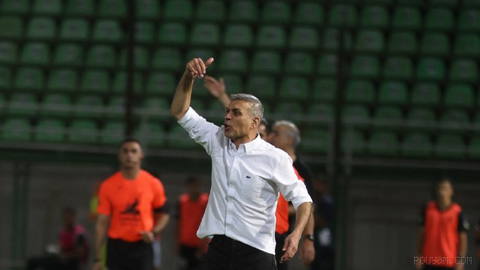 When the fans don’t want you, you should leave; 🟢 Abdullah Vaisi has resigned as coach of Zob Ahan! This team, with 6 points from 6 matches, is in 13th place…
