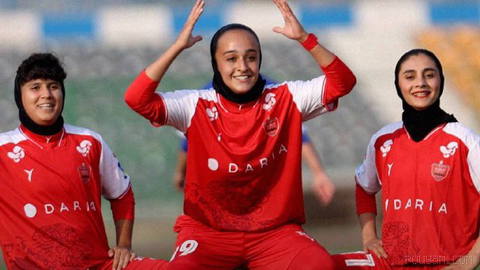 🔈 پایان نیمه نخست پرسپولیس 2 - استقلال 0 خوشحالی پس از گل اول و دوم بازیکنان پرسپولیس ⚽ فاطمه رضایی 20' - سمیه اسماعیلی …