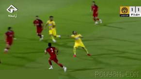 از نقطه پنالتی؛ ⚽ گل اول نساجی هومن ربیع زاده '45+2 نساجی 1 - فجر 1 🗣 ابتدا بازیکنان فجر گل دوم را به ثمر رساندند و پس ا…