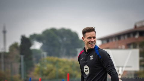 Berlin Wall exile out of the top five leagues! ✅ Unofficial; former Barcelona goalkeeper Marc-André ter Stegen has joined Ajax ➕ This transfer is on loan and runs until the summer of 2027, but it is said that an option-to-buy clause has also been included for Ajax. ♻#Europe_Transfers_2026 🆔