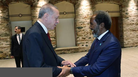 Somalia’s president, Hassan Sheikh Mohamud, praises Turkey for helping Somalia build sustainable capacity instead of relying on short-term aid…