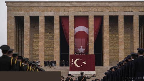 Türkiye Cumhuriyetinin 103. yıl dönümünü törenler, geçit törenleri ve kültürel etkinliklerle kutluyor
