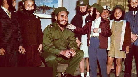 Here is Fidel Castro visiting his son’s school, where he was studying in New York