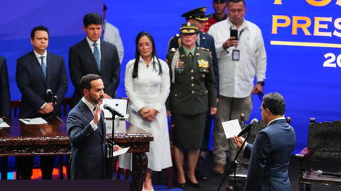 📌Lawyer and political newcomer Abelardo de la Espriella was sworn as