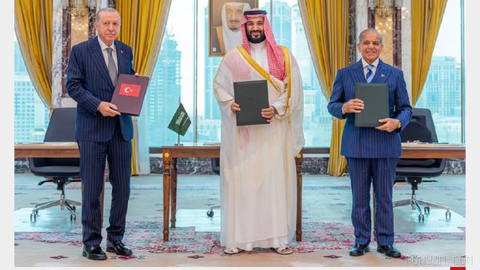 Bahrain’s foreign minister, in a call with his Pakistani counterpart, announced his country’s support for the “Makkah” defense agreement