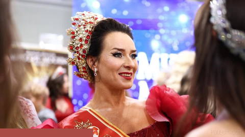 Russian artist Marina Kuklachyova has been crowned Mrs.