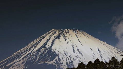 🔶A 7-year-old son was left alone on Mount Fuji; the father continued the climb