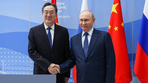 Russian President Vladimir Putin has held a meeting with Chinese Vice