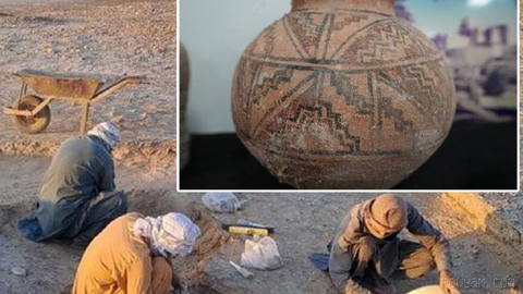 Discovery of a 4,600-year-old board game and an engraved bone comb in Shahr-e Sukhteh