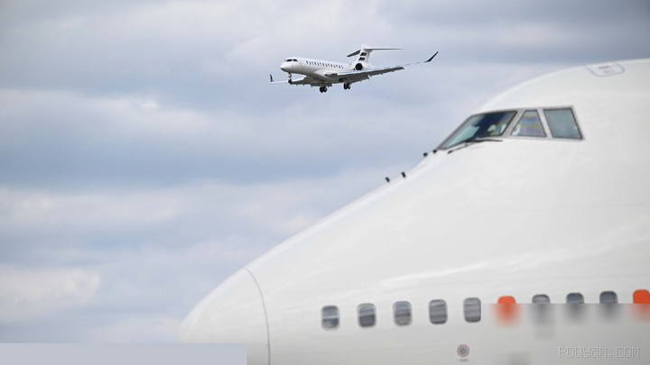 US President Donald Trump says aircraft made by Canadian company