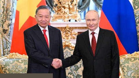Russian President Vladimir Putin has held an official welcoming ceremony